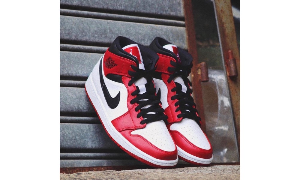 Air jordan 1 mid og chicago hot sale